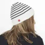 Bonnet rayé blanc à rayures bleues
