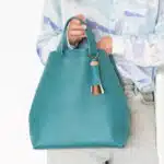Sac à main a anses, en cuir bleu