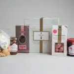 Confitures artisanales, ensemble de paquets de biscuits et confiseries de Francis Miot