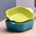 2 plats carrés en céramique,1 vert et 1 bleu