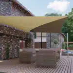 Voile d'ombrage sur une terrasse