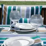 Linge de maison - Tables avec nappe, serviettes et coussins assortis