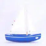 Bateau en bois pour enfant, coque bleue