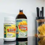 Pot de Blanc de Meudon et Savon noir Starwax posés sur un plan de travail
