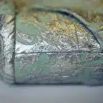 Tissu avec mailles argentées