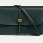 Sac pochette en cuir vert sapin pour femme