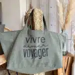 Sac cabas aavec un message, vivre, voyager