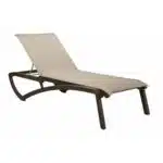 Bain de soleil sur fond blanc