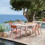 Fauteuil de jardin sur une terrasse