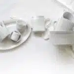 Vaisselle blanche de Bleu d'argile