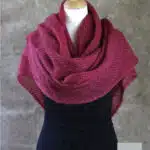 Vêtements en Mohair : snood pourpre et robe noire