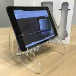 Tablette sur support en plastique transparent