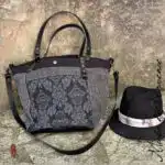 Sac de ville noir/gris posé à côté d'un chapeau noir