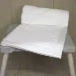 Tapis de bain posé sur un banc