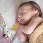 Doudous fabriqués en France, bébé endormi.