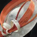 Chapeau crème et orange pour femme