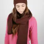 Femme avec bonnet et écharpe bordeau-Galucebo