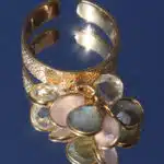 Bague avec plusieurs perles rose et bleu gris