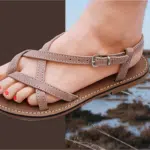 Sandales artisanales à lanières en cuire marron