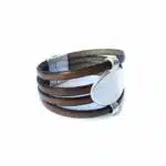 Bracelet en cuir à plusieurs liens avec plaque