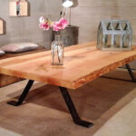 Mobilier en métal et bois, grande table
