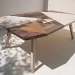 Mobilier en bois, table mosaïque, plusieurs tons, clair et foncé