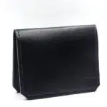 un porte carte en cuir noir