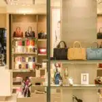 accessoires de mode sur etageres