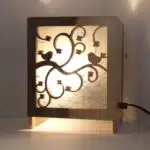 Objets décoratifs en bois : photophore carré en bois avec arabesque découpée