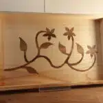 Objets décoratifs en bois : rectangle en bois découpé avec décor de fleur