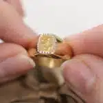 bague avec modtif relief