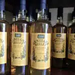 Petites bouteilles des apéritif de la distillerie Bellet