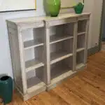 Meubles en bois dans une entrée