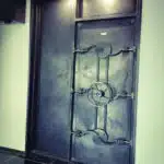 Porte en fer-Esprit steel