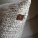 Etiquette Arpin sur un coussin en laine