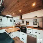 Espace cuisine d'une tiny house