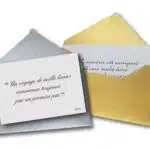 Enveloppes dorées et argentées avec mots