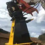 débroussailleuse jaune pour tracteur