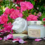 1 pot de cosmétique rond des fleurs rosenen arrière