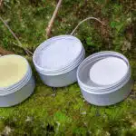 3 pots ronds de cosmétique
