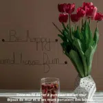 Phrases en fil de fer accrochées au mur, un verre et pot de fleur