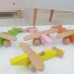 Jeux en forme d'avions réalisé en bois