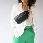 Banane en cuir noir de Julie Erlich