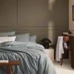 Linge de lit gris bleuté