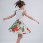 Mode écoresponsable pour enfants, petite fille en robe.